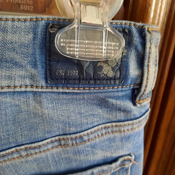 American Eagle Outfitters Distressed Hi-Rise Shortie Denim Shorts - 6 - Picture 10 of 16